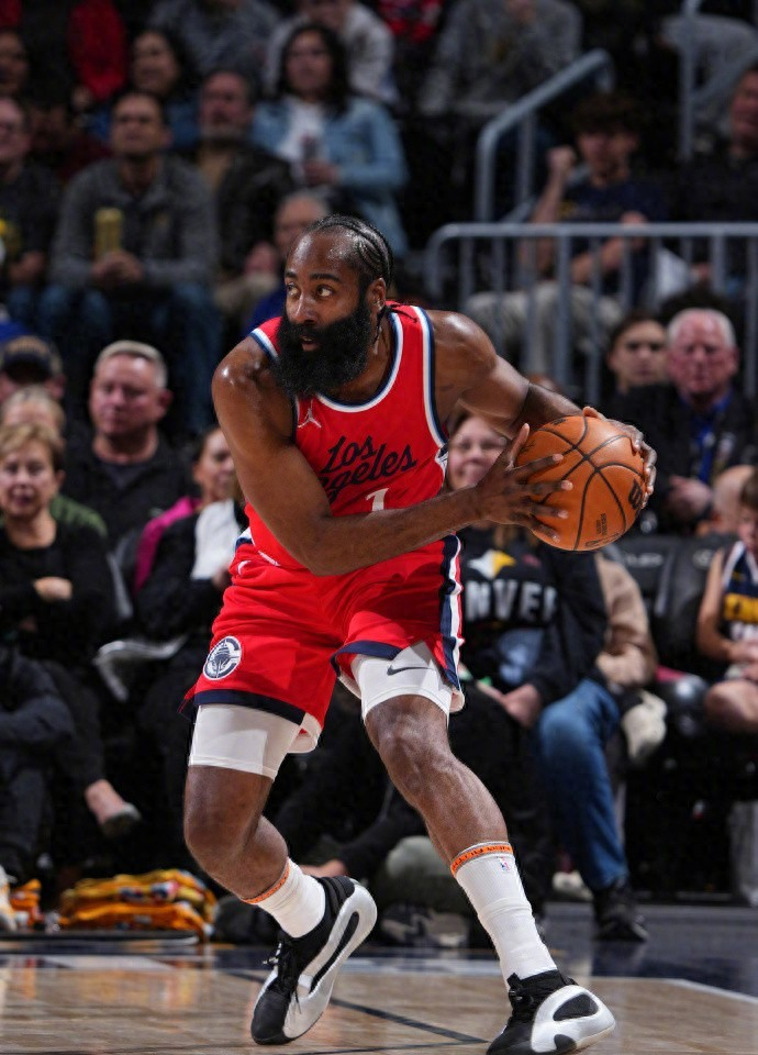 NBA常规赛倒计时,布莱顿赛前复出首秀,细节引发关注,悬念犹存,高层口径保持一致(nba新浪新闻) NBA常规赛倒计时,布莱顿赛前复出首秀,细节引发关注,悬念犹存,高层口径保持一致(nba新浪新闻)